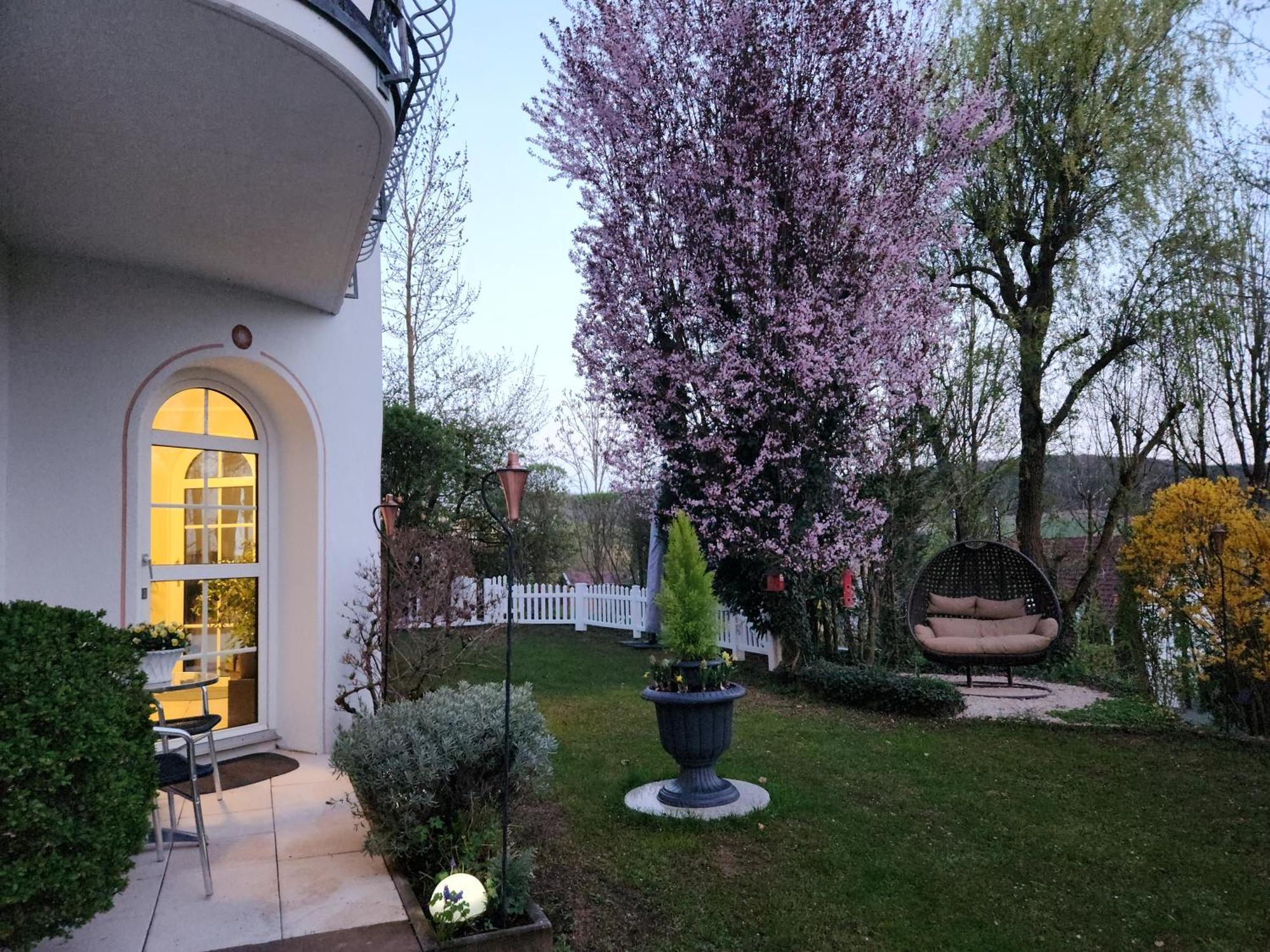 Gardenview Apartments & Suites Bei Bad Kissingen Nüdlingen エクステリア 写真